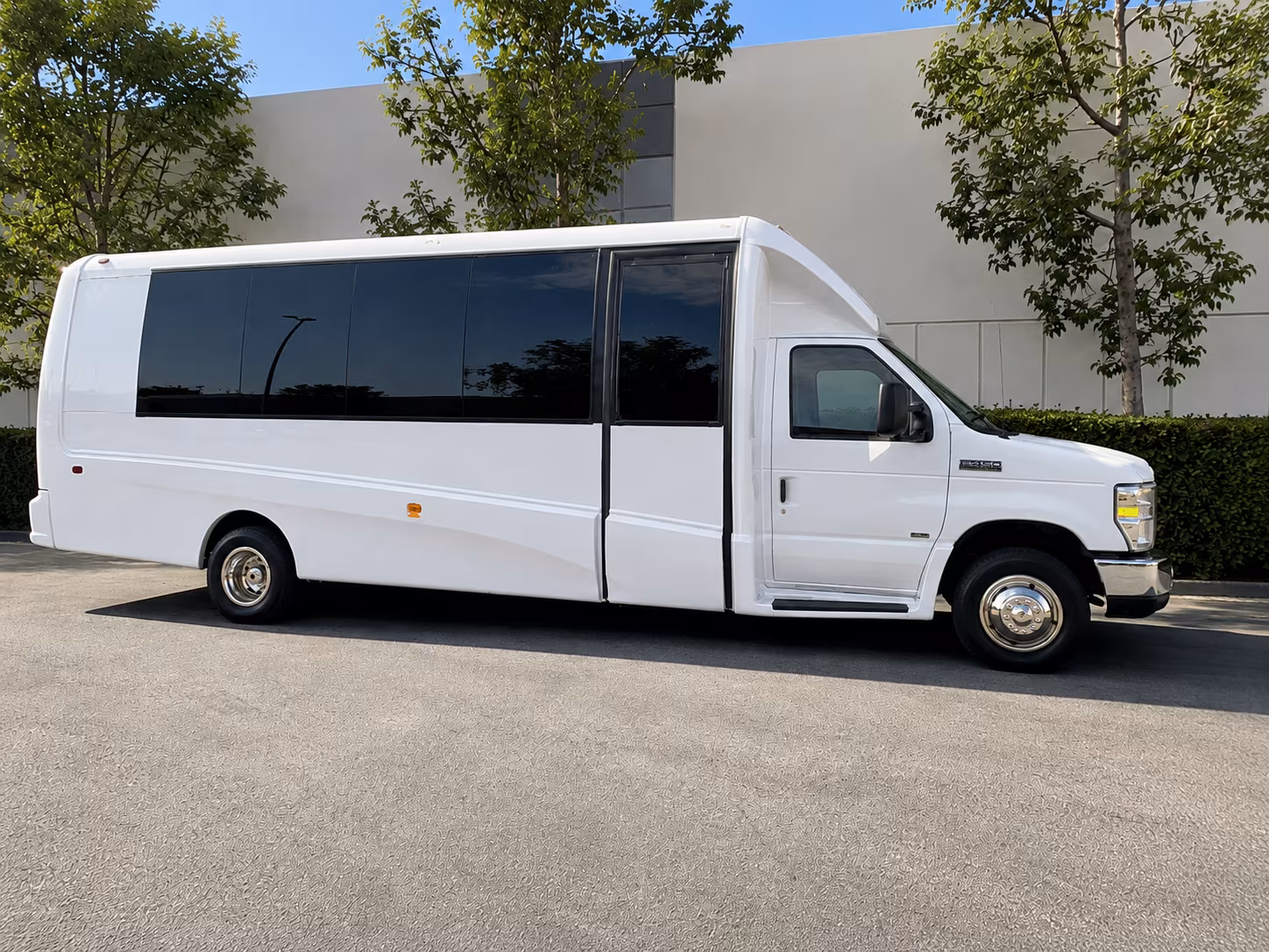 corporate airport transfer buses to cleveland hopkins international