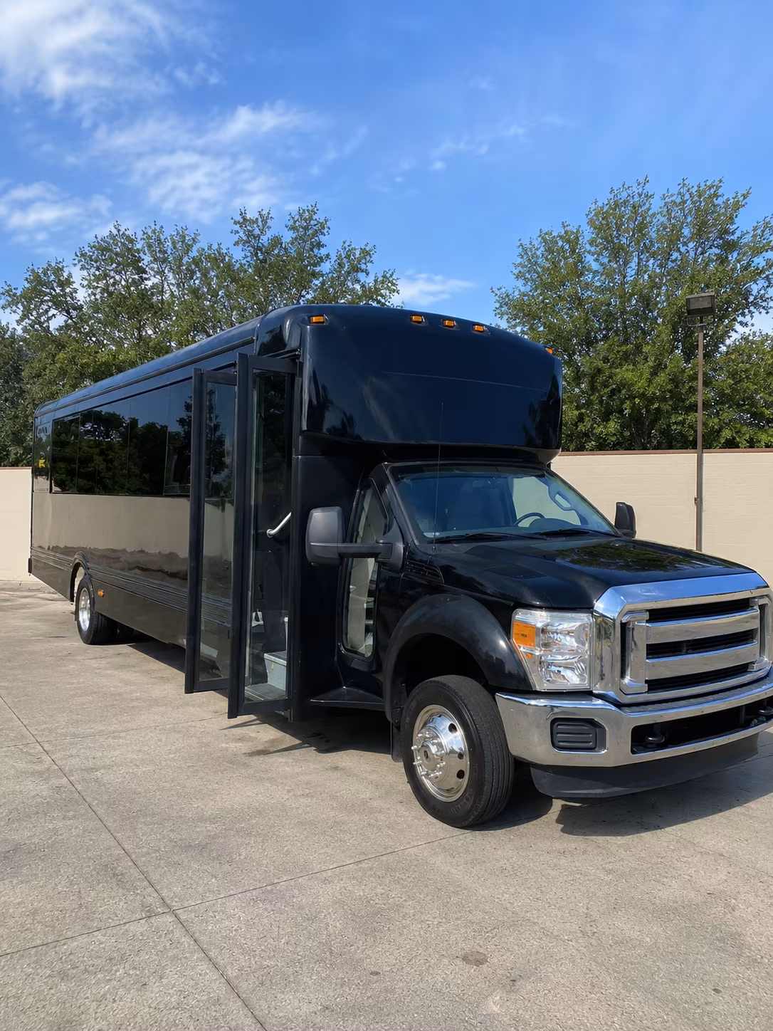 parma 20 passenger party bus