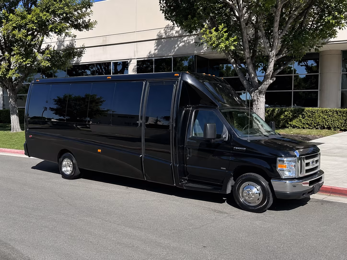 party bus rentals for parma area proms find the right one fast